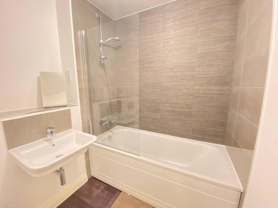 Luxurious And Spacious 2 Bedroom Flat Milton Keynes Zewnętrze zdjęcie